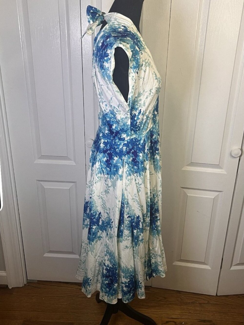 Anthropologie Maple Anabelle Dress Sz 10 Halter Neck Hydrangea Floral Fit & Flar - Picture 5 of 11